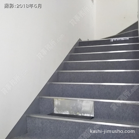 1階からＭ2階への階段