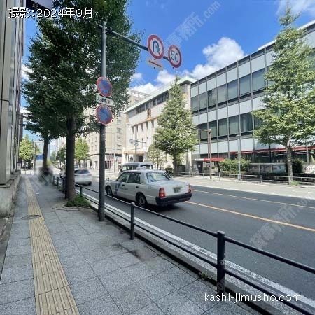 前面道路(本町通り)