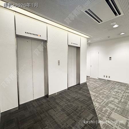 貸室階エレベーターホール