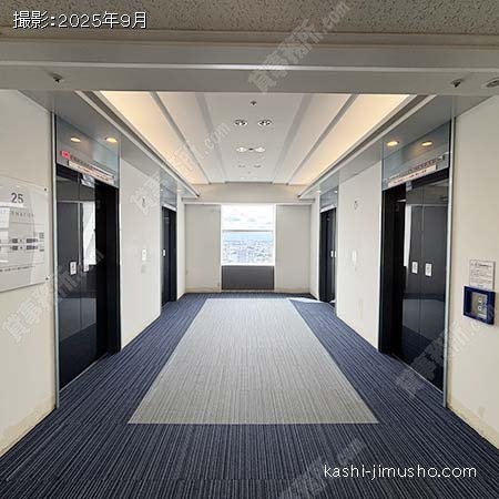 貸室階エレベーターホール