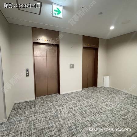 貸室階エレベーターホール