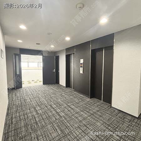 貸室階エレベーターホール