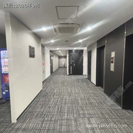 貸室階エレベーターホール