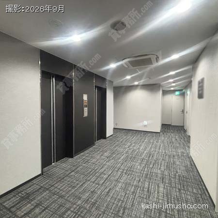 貸室階エレベーターホール