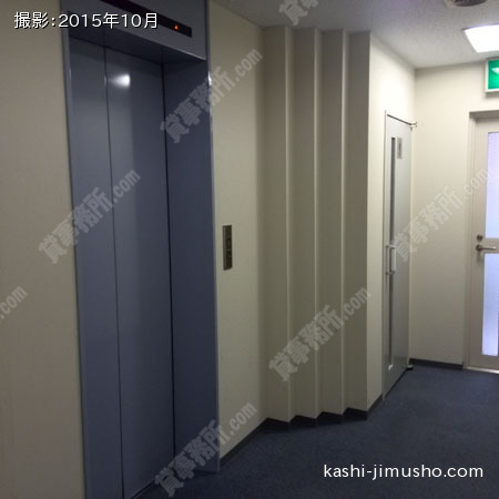 貸室階エレベーター前