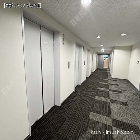 貸室階エレベーターホール
