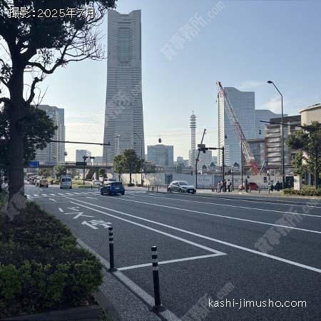 前面道路(本町通り)