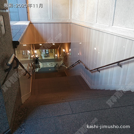 地下街への階段