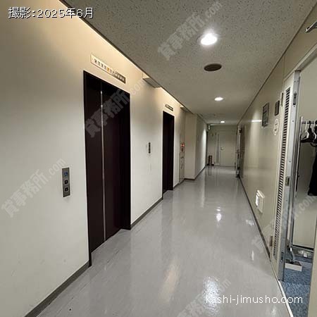 貸室階エレベーターホール