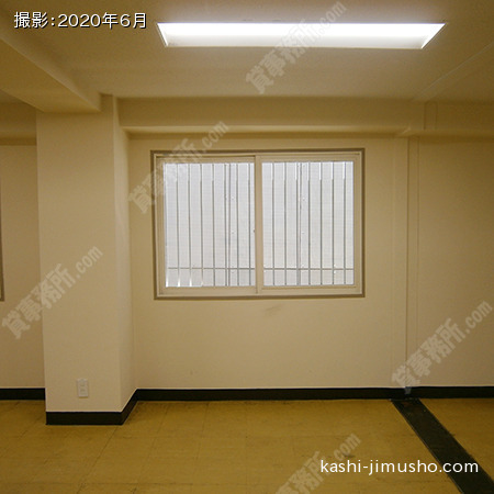 貸室窓(2階）