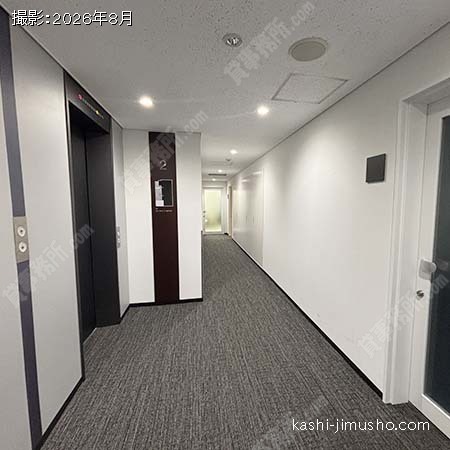 貸室階エレベーターホール