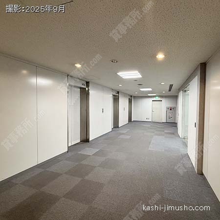 貸室階エレベーターホール