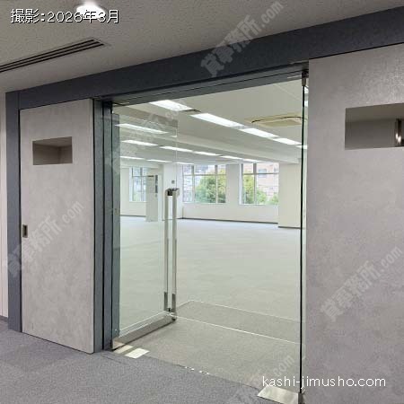 貸室入口(3階301号室93.98坪）