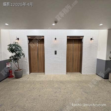 貸室階エレベーターホール