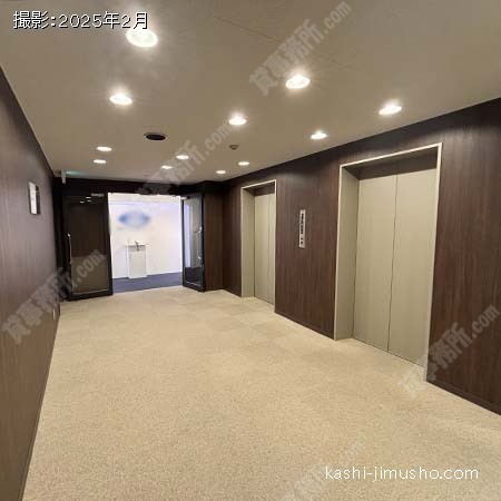 貸室階エレベーターホール