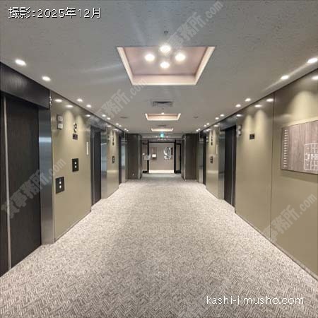 貸室階エレベーターホール