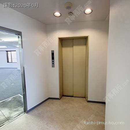 貸室階エレベーターホール
