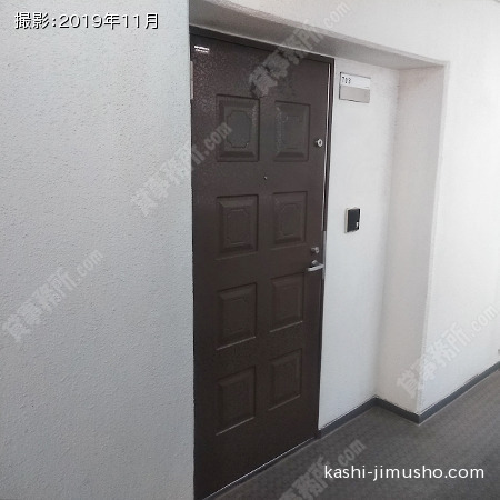 貸室入口(7階703号室)