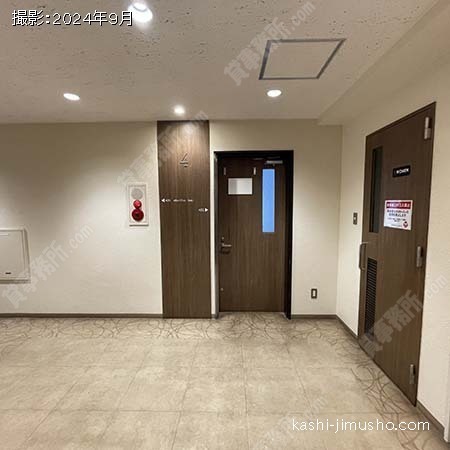 貸室入口