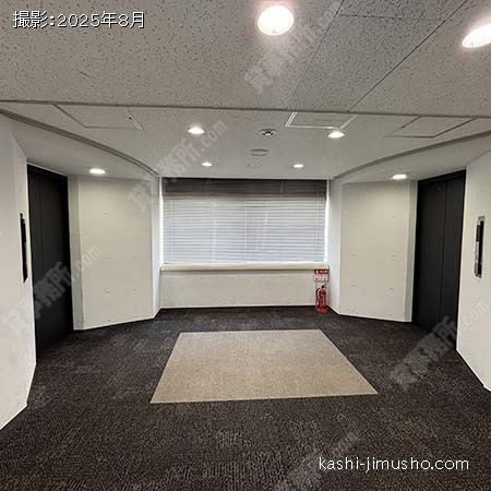 貸室階エレベーターホール