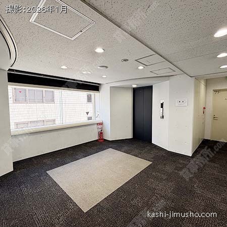 貸室階エレベーターホール