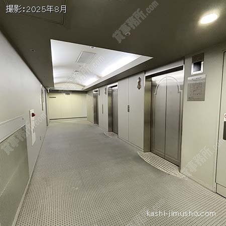 貸室階エレベーターホール