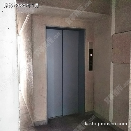 貸室階エレベーターホール