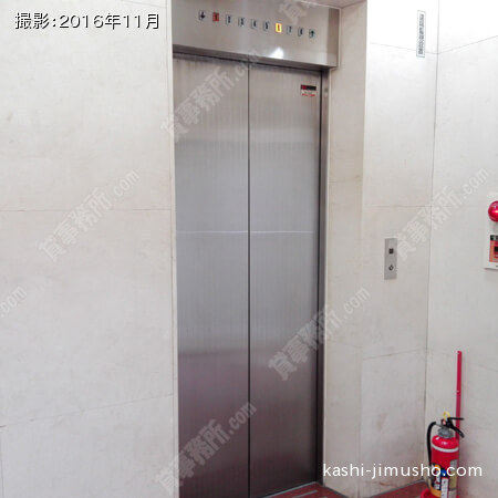 エレベーター前