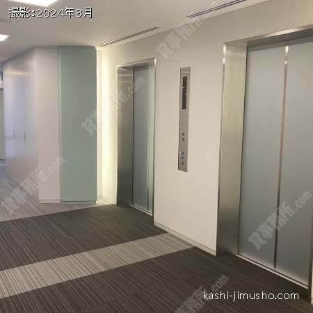貸室階エレベーターホール