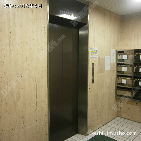 エレベーター前