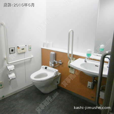 1階に設置の多目的トイレ