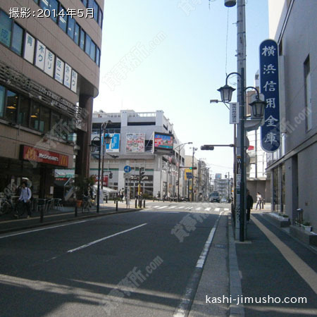 ビル前より