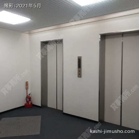 貸室階エレベーターホール