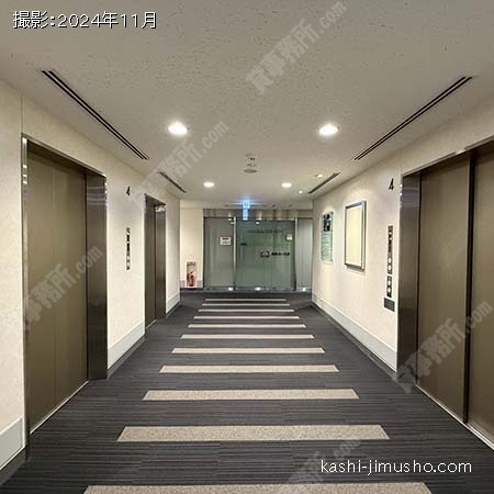 貸室階エレベーターホール
