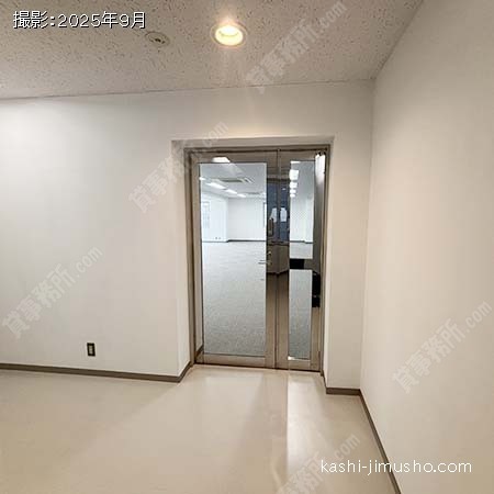 貸室入口