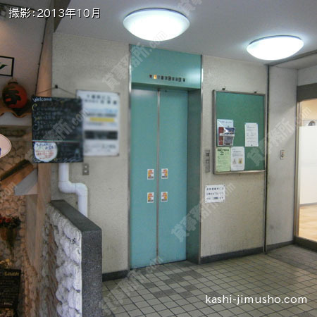 エレベーター前
