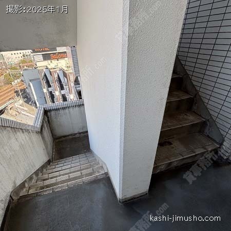 共用階段