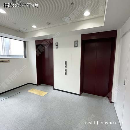 貸室階エレベーターホール