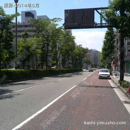 ビル前より