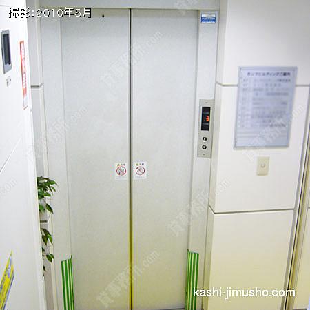 エレベーター前