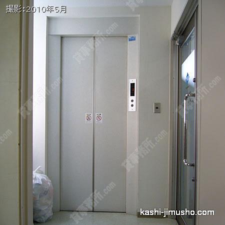 フロアエレベーター前