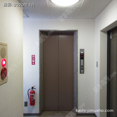 貸室階エレベーターホール