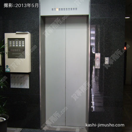  エレベーター前