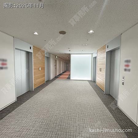貸室階エレベーターホール