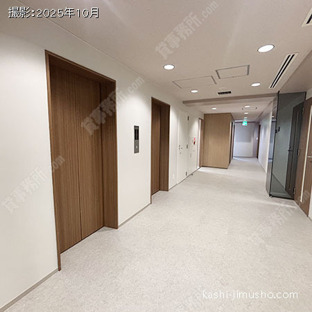 貸室階エレベーターホール