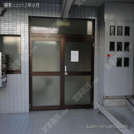 貸室入口 
