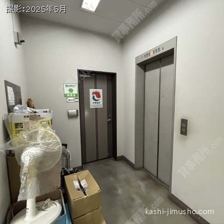 貸室階エレベーターホール