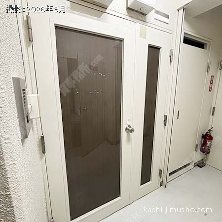 貸室入口(2階）