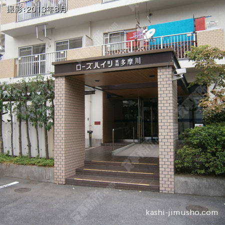建物入口前 建物入口前
