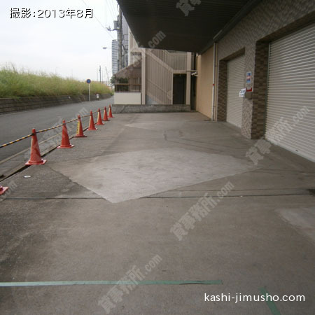 入口前の駐車スペース 入口前の駐車スペース